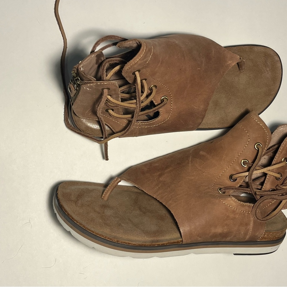 OTBT New Brown Leather Locate Sandals